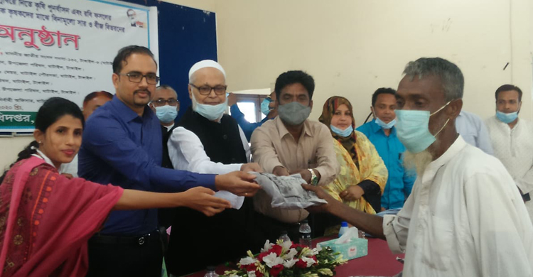 ঘাটাইলে প্রান্তিক কৃষকদের মাঝে বিনামুল্য